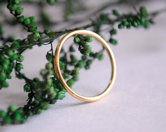 1 mm 14K Gold Ring. Dainty Solid Gold Thin Wedding Band. Skinny Stacking Ring. Simple Gold Ring. Solid Gold Ring, Mid Ring, Knuckle Ring.