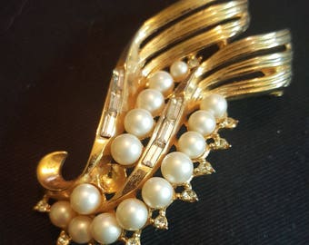 Vintage Trifari Gold Tone Faux Pearl and Rhinestone Pin