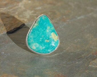 Chimney Butte ~ Sterling Silver and Teardrop Shaped Turquoise Ring - 7 Grams / Size 4.25