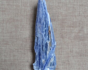 Rare Natural Raw Natural Blue Kyanite Quartz Mineral specimen/Rough Kyanite Stone/Rarity Large Kyanite Quartz/Kyanite Gem-152*37*32mm 230g