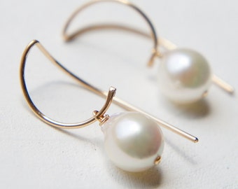 Japanese Akoya Pearl Earrings, June Birthstone Jewelry, Simple Earrings, White Baroque Pearl Earrings