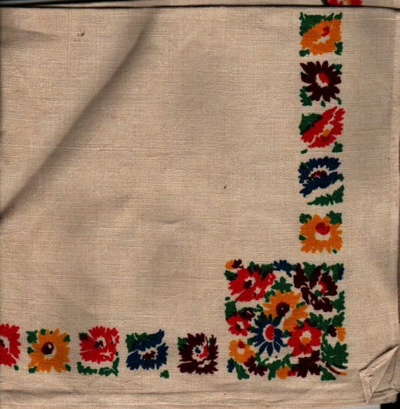 Set of 4 Linen Napkins with flower motif + Vintage Textile