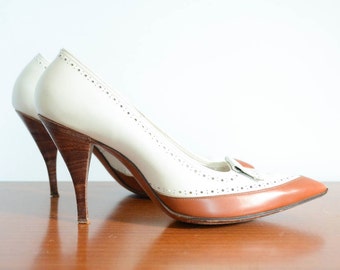 1960s Spectator Style Stilettos in White and Brown Size 7
