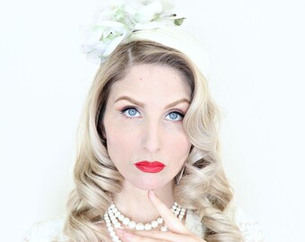 Vintage 1950s Hat / Cream / Roses / 50s Hat / Felt / Satin trim / Bridal