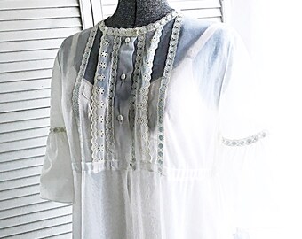 Darling White Miss Elaine Peignoir Top