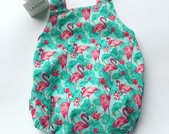 Ranita bebe. Peto para bebé, ropa bebes. Baby clothes. cubrepañales. bloomers. diaper covers. mameluco bebe. tela flamencos. pelele bebe