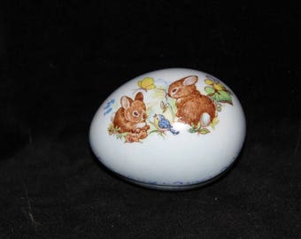 Easter Egg Box with Rabbits