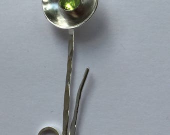 Sterling Silver flower pendant with Peridot