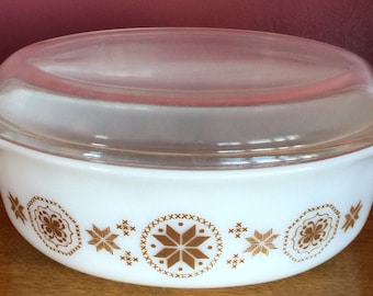 Vintage Pyrex Casserole 1 1/2 Qt. Town & Country