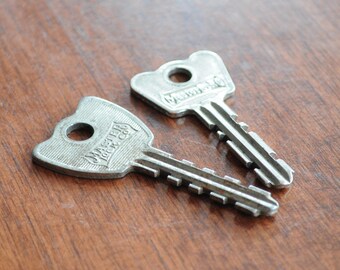 Two masterlook Vintage Keys.