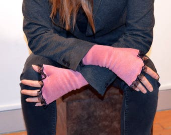 pink mittens with lace