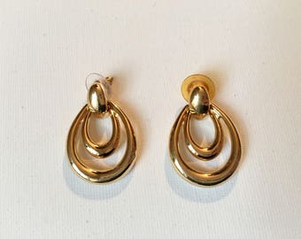 Vintage gold pierced earrings