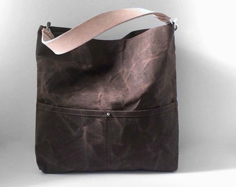 Shoulder Bag in Waxed Canvas