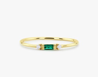Emerald Ring / Baguette Emerald Ring / 14k Solid Gold Minimalist Emerald Ring / Stacking Emerald Ring / Emerald Jewelry / May Birthstone