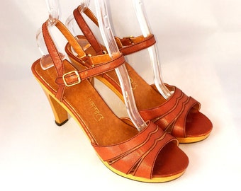 Vintage 1970s Bohemian Leather Wood Sandals | Socialites Size 8
