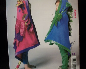 Kwik Sew K3961 Fairy Hood Play Blankets. One size.