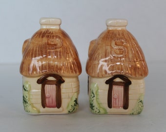 Vintage Cottage Salt and Pepper Shakers, Kitchen Collectible