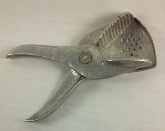 Vintage Lemon Squeezer, Aluminum Lemon Press, 1950s Vintage Kitchenware, Handheld Lemon Juicer
