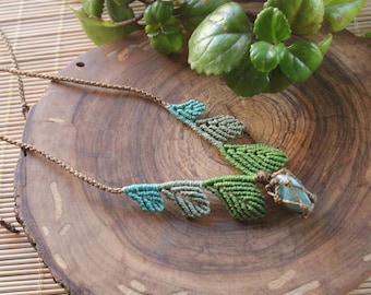 Macrame necklace with leaves with amazonite stone.