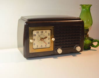 General Electric Tube Alarm Clock Radio/Model 50