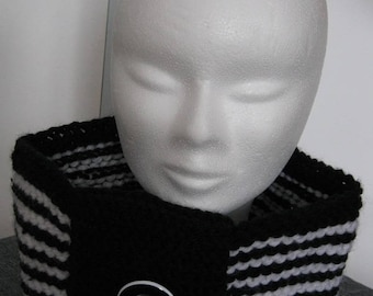 Large black and white wool Snood