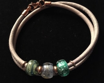 Leather bracelet with Murano glass