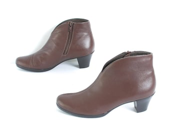 size 8 CHELSEA brown leather 80s 90s MINIMAL zip up ankle boots made in USA