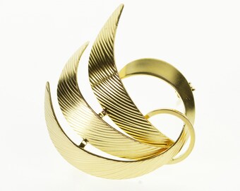 8K Textured Curved Wavy Swirl Design Retro Pin/Brooch Yellow Gold