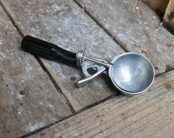Vintage Metal Ice Cream Scooper - Bakelite Handle