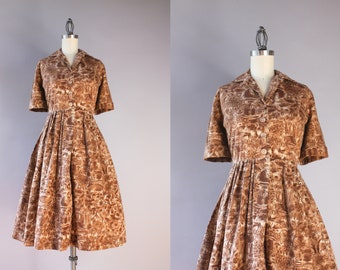 1950s Dress / Vintage 50s Printed Cotton Shirtwaist Dress / 50s Sketched Novelty and Floral Print Cocoa Brown Cotton Day Dress L large