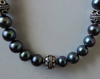 Bracelet in silver and black cultured pearl. #BLACP01
