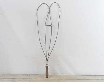 Antique/Vintage Rug Beater Wood and Twisted Wire Rug Cleaner