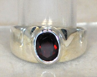 Sterling silver ring with garnet setting