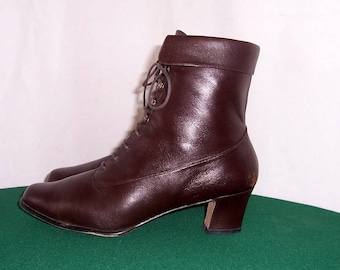 Sz 9 Vintage Brown Genuine Leather 1990s Women Lace up Pixie ankle Boots.