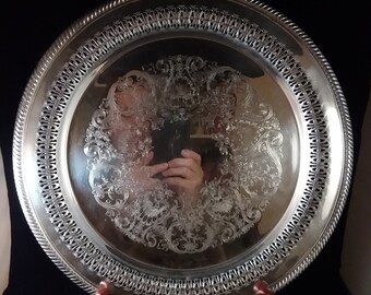 Wm Rogers Round Silverplated Tray