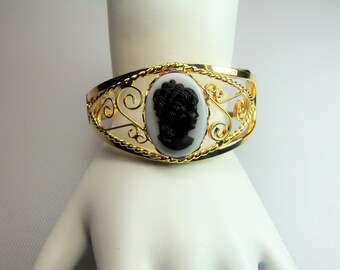 Vintage Gold Tone Twisted Wire and Scrolls Clamp Cuff Bracelet with Black and White Glass Cameo