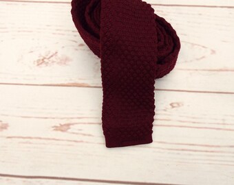 Square End Tie - Vintage Red Tie - Skinny Vintage Tie - 1970s Vintage Tie - 1970s Skinny Tie - Square Necktie - Skinny Necktie