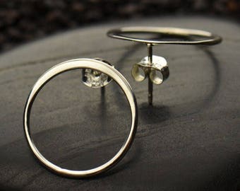 20% OFF SALE! Silver Circle Post Earring. Medium. 925 Silver. Item 060