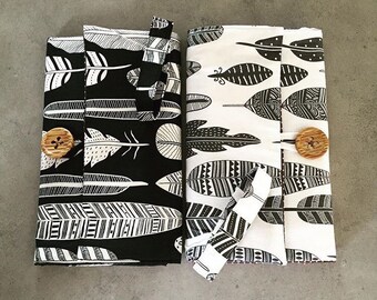 Nappy Wallet / Diaper Clutch with built-in waterproof Change Mat