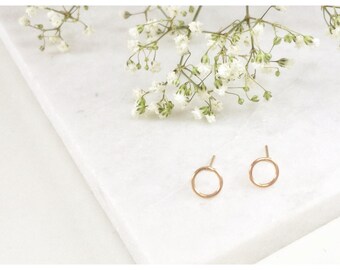 Karma Open Circle Stud Earrings,minimalist earrings,Circle Post Earrings ,Small Stud Earrings,Dainty Studs,Delicate Studs,Simple Earrings