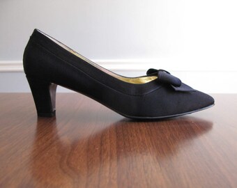 black bow pumps - 80s vintage Bruno Magli grosgrain silk satin leather soles high heels pointed toe dress formal pinup pin up shoe size 6.5