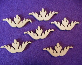 6 ornaments, wood, 4,5 x 2 cm (06-0005A)
