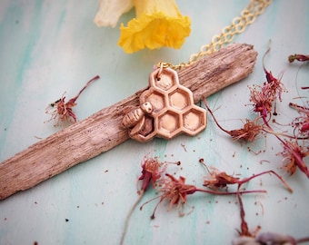 "Honey and Bee" necklace / booty - radius of honey - Honeycomb / Nature & Botanical Style / hand carved / "Valhala"