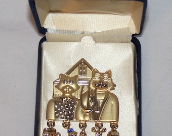 Brooch Pin By OAJE cats Gold tone w/case