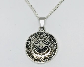 Silver medallion necklace