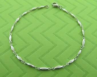 stainless steel chain anklet. avail in .9.5 and 10.5 inches