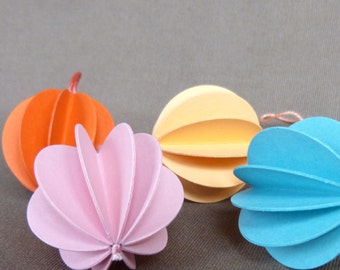 4 paper balls stained paper pendant