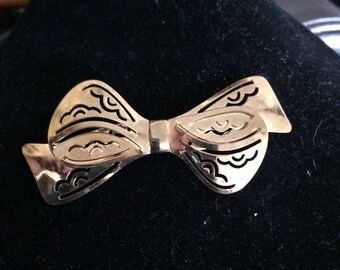 Vintage Brass Bow Brooch Pin