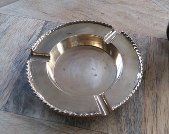 Beautiful vintage solid brass ashtray. Vintage brass ashtray