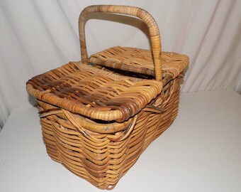 Vintage Wicker Picnic Basket Removable Lid Woven Lunch Box